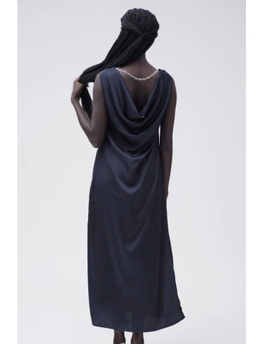 Abito in raso con drappeggio e catena ww30626