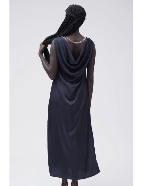 Abito in raso con drappeggio e catena ww30626