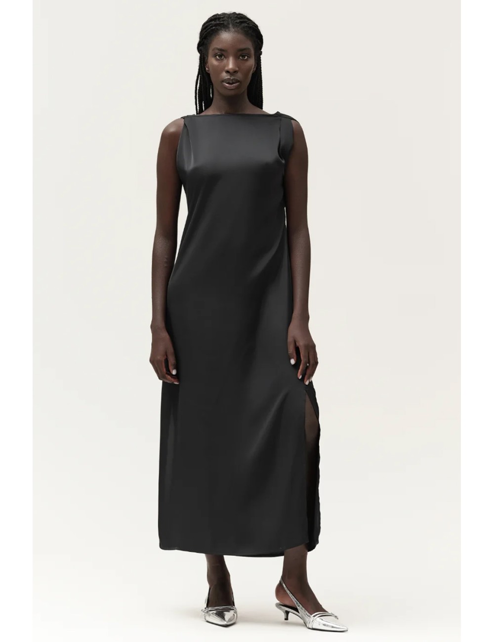 Abito in raso con drappeggio e catena ww30626