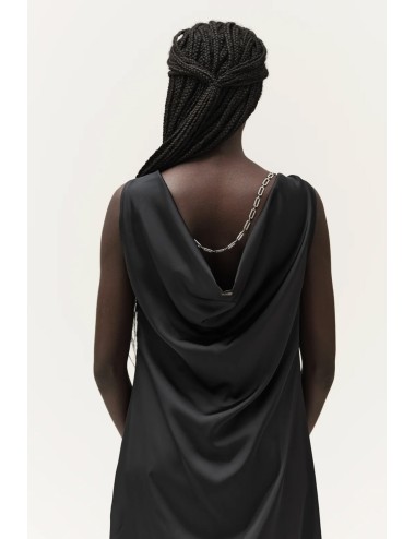Abito in raso con drappeggio e catena ww30626